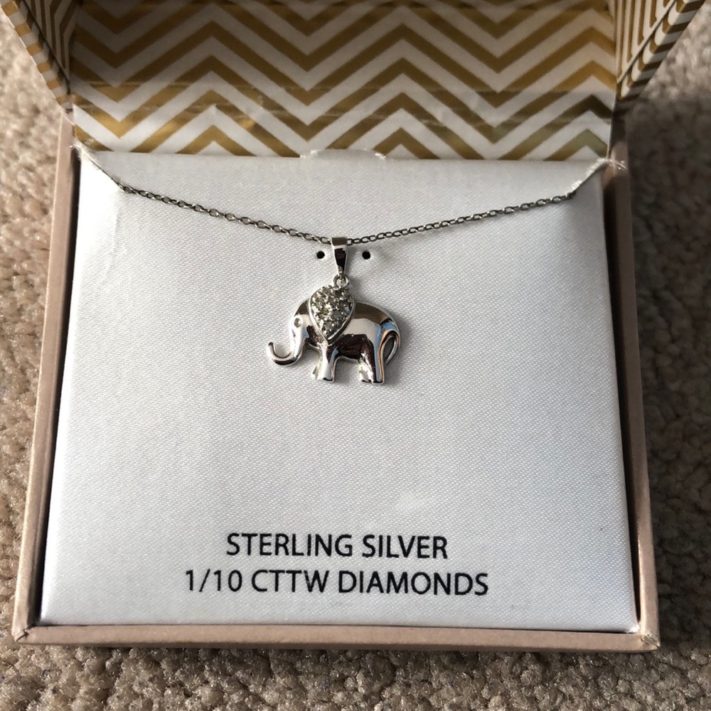 Lightly worn Elephant charm necklace